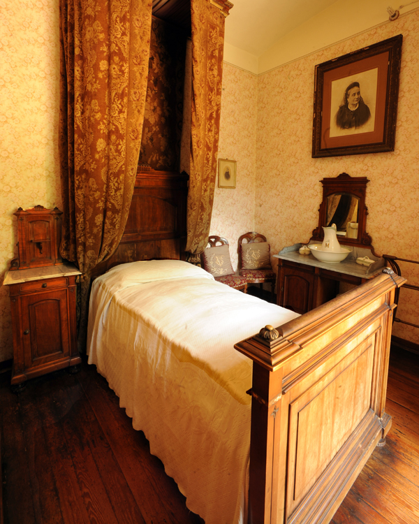 Villanova sull’Arda, Villa Verdi: i mobili originali della stanza 157 del Grand Hotel et de Milan, l’albergo milanese dove Verdi morì il 27 gennaio 1901